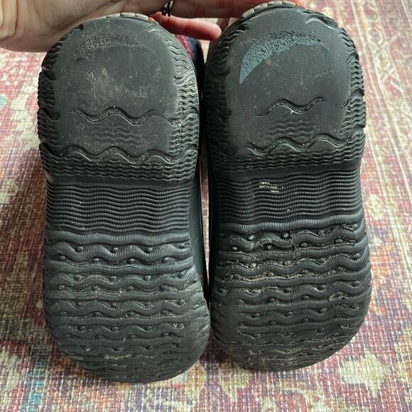 Kids size 5 Colorful rainbow dot Patterned Bog Winter Boots - Picture 5 of 8